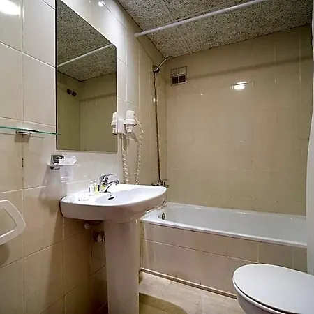 Vela Hotel 2*