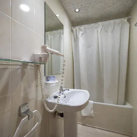 Ξενοδοχείο Vela 2*