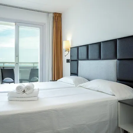 Vela Hotel 2*